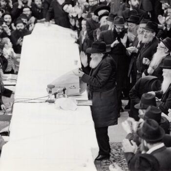 Le Rabbi encourageant les Hassidim | 79